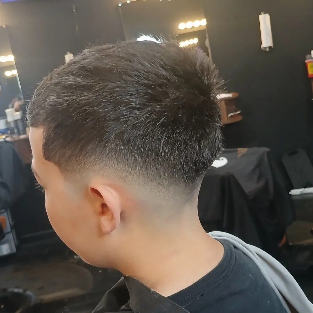 Textured crop with mid fade